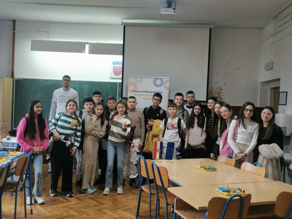 Održane STEM radionice u Gospiću – od električne energije do gibanja!