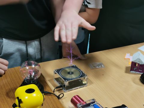 Nikola Tesla Network - Tesla & STEM oduševio Hrašćinu!