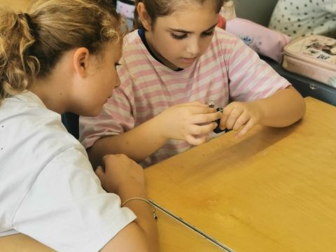 Nikola Tesla Network - STEM aktivnosti u Šibeniku: magnetizam, baterije i praktični pokusi